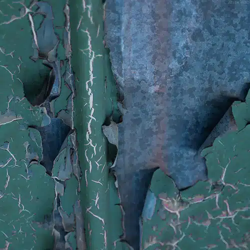 Defeito de peeling sobre revestimento industrial.