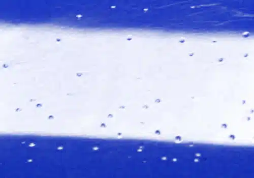 Pinhole é um defeito comum na pintura industrial.