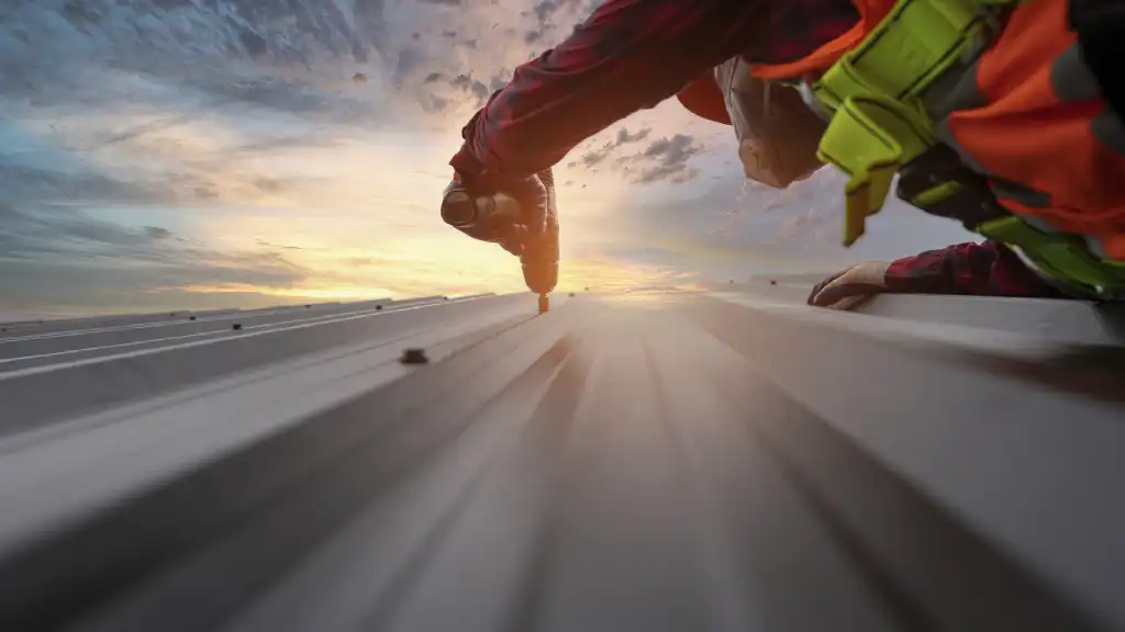 Telhadista Industrial para manutenção de coberturas industriais.